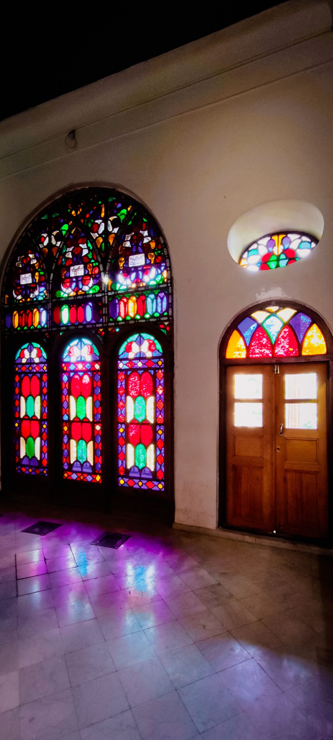 پنجره‌های اُرسی در عمارت کلاه فرنگی - کاخ چهلستون قزوین - عکس توسط مریم کاشانکی
